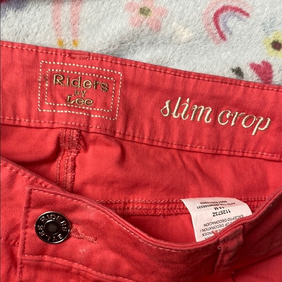 Lee Riders Slim Crop Pants in Vibrant Red NWOT - Picture 2 of 5